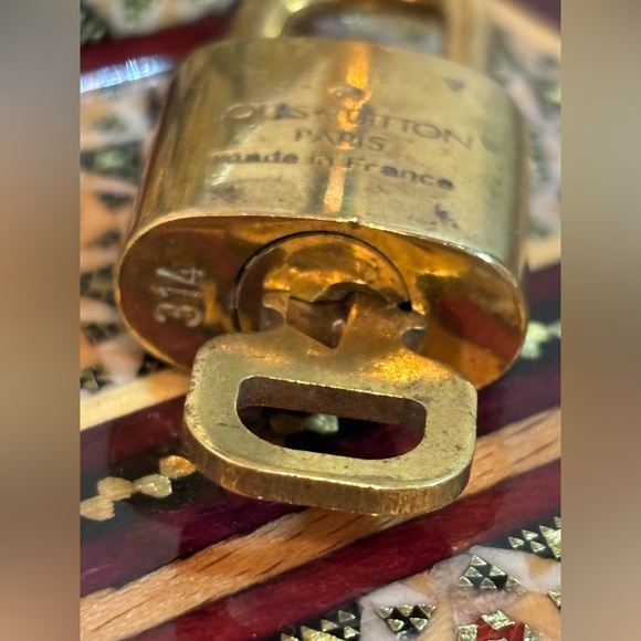 🇫🇷 #314 Louis Vuitton Brass Padlock with Key #314 - Picture 4 of 8